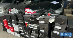 Francia destruye 38.000 pares de zapatillas falsificadas llegadas de China tras 15 años de litigio