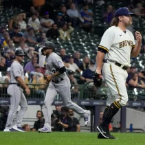 Los Cerveceros de Milwaukee Vencen a los Rockies de Colorado con un Dominio de Jacob Misiorowski