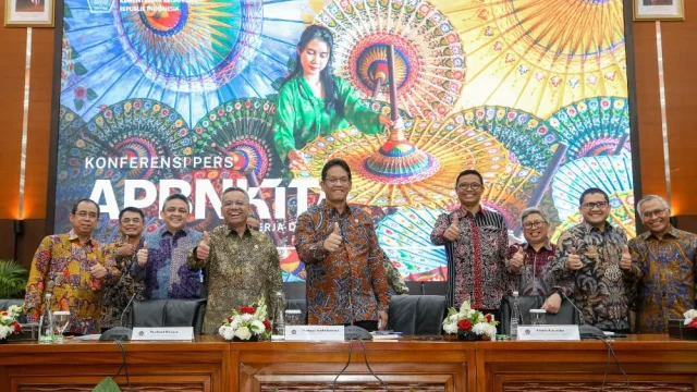 Menkeu Purbaya Laporkan Defisit APBN 0,7% dan Tegaskan Komitmen Tetap di Jabatan