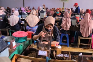 Perjuangan Buruh Rokok Kudus untuk Nasib Keluarga dan Industri yang Berkelanjutan