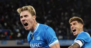 Rasmus Højlund se une al Napoli: Un nuevo capítulo en su carrera futbolística
