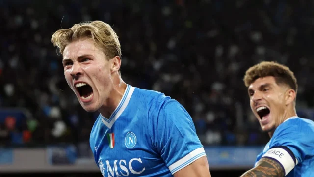 Rasmus Højlund se une al Napoli: Un nuevo capítulo en su carrera futbolística