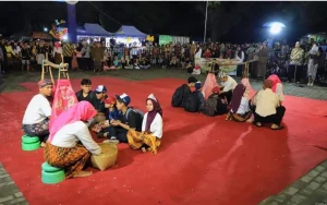 Warga Tanjungkarang Kudus Menghibur dengan Kirab Lentog Bertema Tempo Doeloe